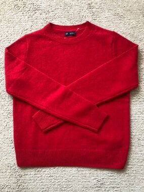 Gap Crewneck Sweater.NWOT.